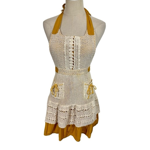 Anthropologie Made-To-Entertain Crochet Halter Apron ASO Taylor Swift - Picture 2 of 9